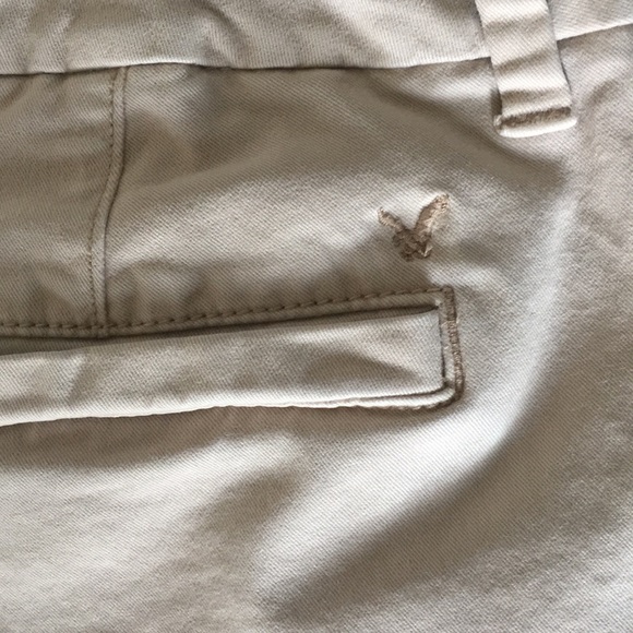 American Eagle: Khaki Shorts - Picture 4 of 8